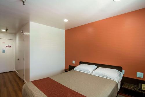 Motel 6 Monterey Park - image 7