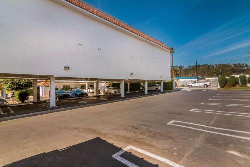 Motel 6 Monterey Park