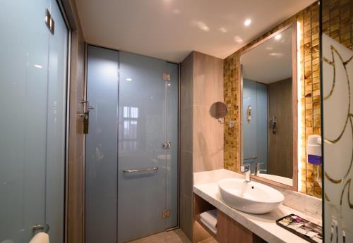 room detail thumbnail 2