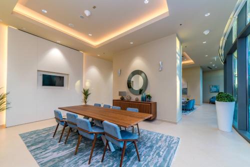 Yanjoon Holiday Homes - Burj Vista Apartments - image 4
