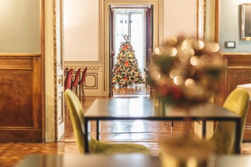 Facilities, Relais Della Porta near Piazza Dante