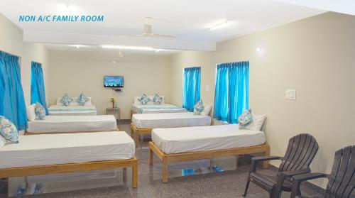 2 queen beds, 4 double beds