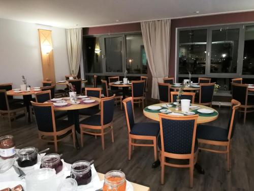 Étterem, Hotel NEAR BY in Laatzen
