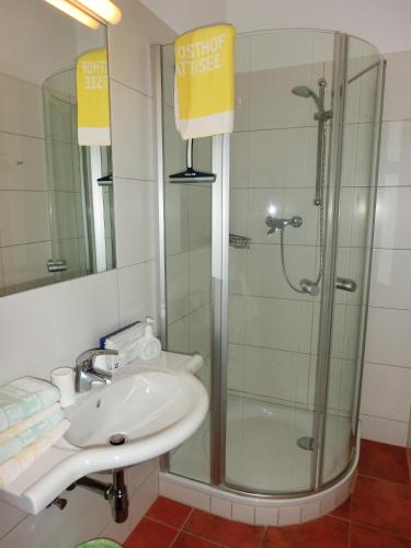 2 twin beds