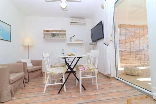 Apartments Mediterranean House - image 4