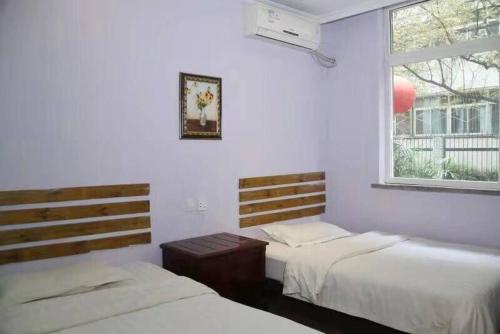 Standard Twin Room image 3