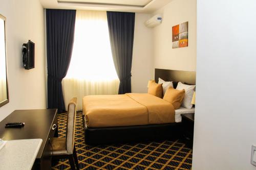 Kristal Hotel