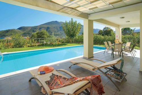 Karavomylos Villa Sleeps 6 Air Con WiFi