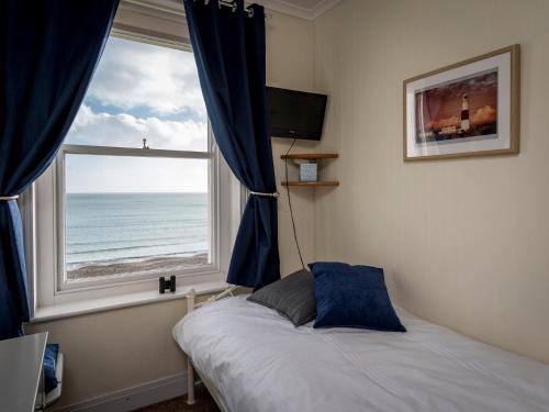 Channel View Guest House - image 10