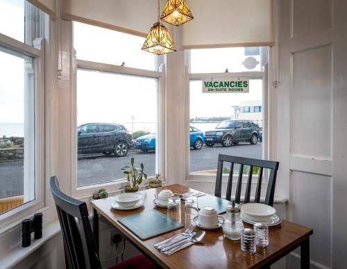 Channel View Guest House - image 7