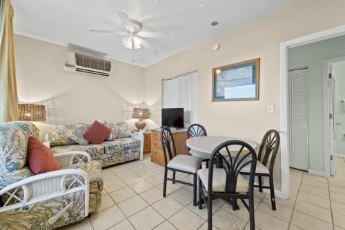 Caribbean Beach Club Caribbean Beach Club is perfectly located for both business and leisure guests in Fort Myers (FL). Offering a variety of facilities and services, the property provides all you need for a good nights 