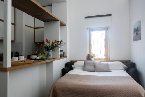 Agora Apartments Ideally located in the prime touristic area of Sorrento, Agora Apartments promises a relaxing and wonderful visit. Offering a variety of facilities and services, the hotel provides all you need for a 