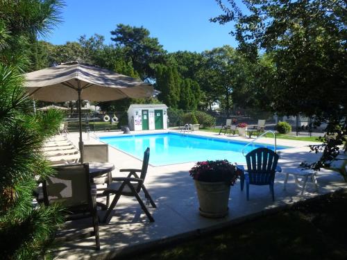 Falmouth Heights Motor Lodge - 수영장