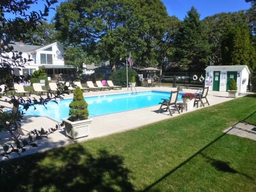 Falmouth Heights Motor Lodge 4