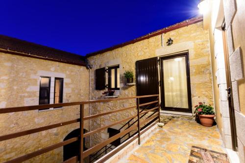  Adrahti Stone Houses in Vrýsai