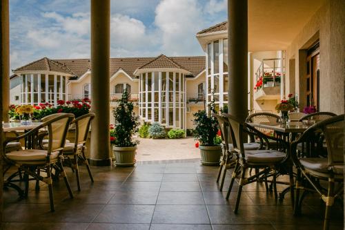 Villa Brussels in เดวา