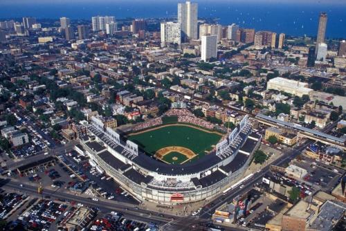 Wrigley Oasis! Steps from the Field! - 3BD 1BA in Chicago, USA