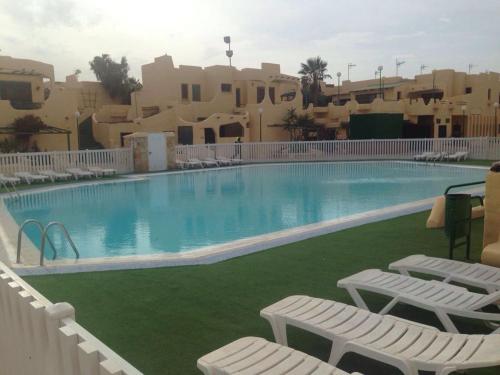  APARTAMENTO CON JACUZZI VISTAS A LA PISCINA, Unterkunft in Costa Calma