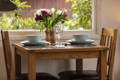 Loch Broom Cabins Seaviews& Petfriendly in Leckmelm