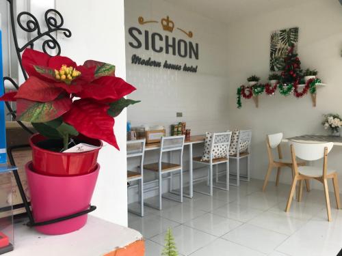 Facilities, Sichon Modern House Hotel near Navita Bar.Cafe&Restaurant