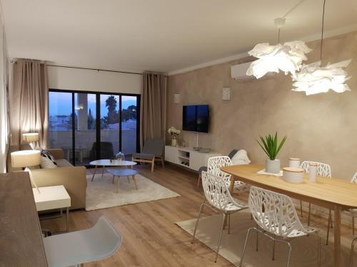  Magnifique Appartement Vue mer Praia do Vau, Unterkunft in Portimão