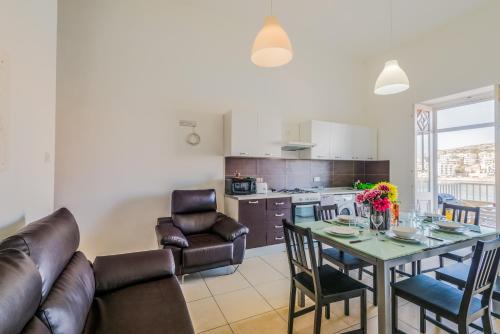 Blue Harbour 2 bedroom Seafront Apartment with large terrace with spectacular sea views - by Getawaysmalta - image 14