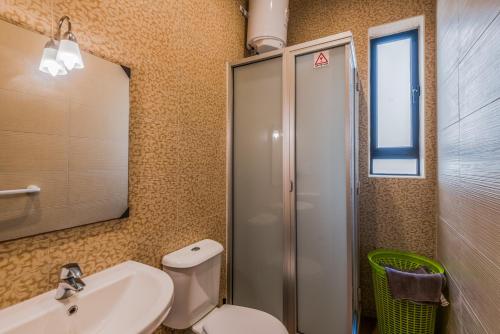 Blue Harbour 2 bedroom Seafront Apartment with large terrace with spectacular sea views - by Getawaysmalta - image 3