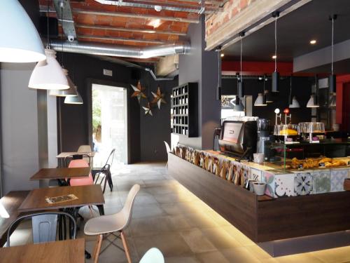 Pub/Ruang Rehat, Tudel in Escaldes