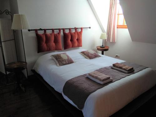 2 bedrooms, 3 beds