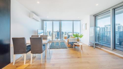 Magnificent 2-bedroom apartment - Skyline view, CBD location