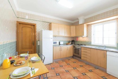  Ferrarias Villa Sleeps 6 Air Con WiFi in Ferrarias