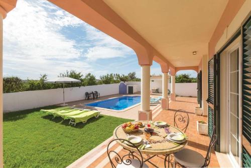  Ferrarias Villa Sleeps 6 Air Con WiFi in Ferrarias