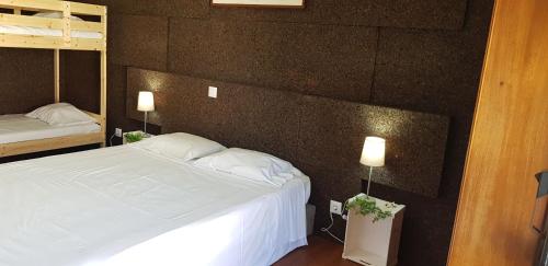 1 double bed, 1 twin bed