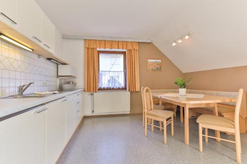 Kitchen, Ferienwohnungen Kapp in Tropolach