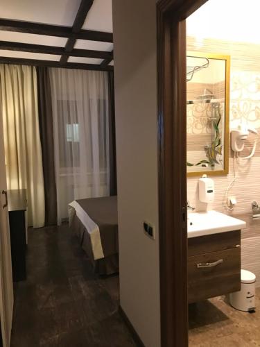 Aruchat Hotel - image 14