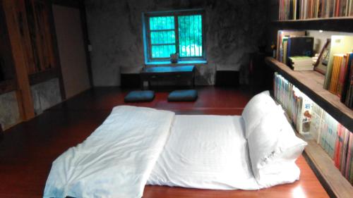 3 double beds
