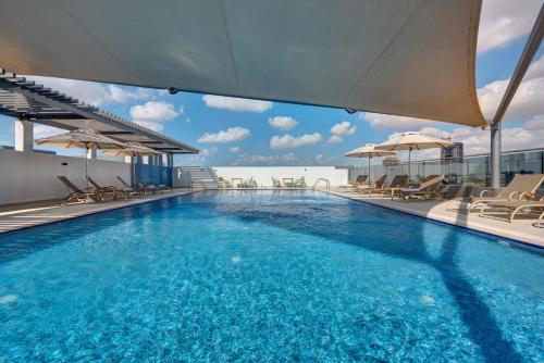 Плувен басейн, S Hotel Al Barsha in Дубай