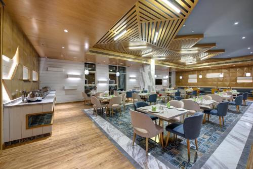 The S Hotel Al Barsha, Dubaj (fotografie 9)