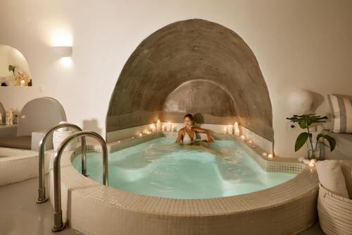 熱水浴缸, 聖托里尼公主酒店 (Santorini Princess Hotel) in 伊梅羅韋格利