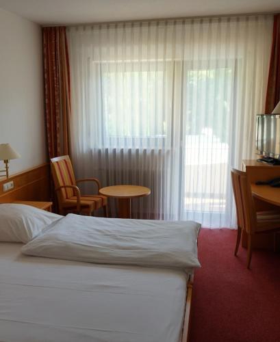 Winzergarten Hotel-Restaurant 1.2km von Zum Bürgerhaus entfernt