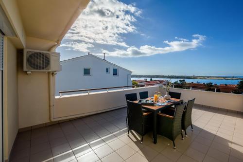 Two-Bedroom Apartment with Balcony and Sea View image 10