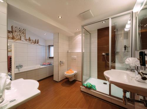Family Suite (2 Adults + 3 Children) G