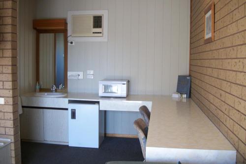 บริการและสิ่งอำนวยความสะดวก, คันทรีโฮมมอเตอร์อินน์ (Country Home Motor Inn) in เชปเปอร์ตัน