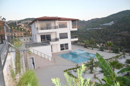  Nieuwe Duplex villa met 6 slaapkamers en twee woonkamers plus kinderbad in 7435 Kargıcak