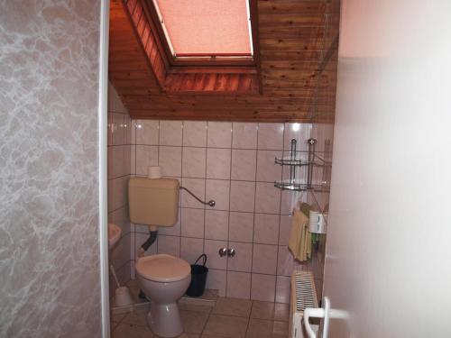 Bathroom, Ujsziget Vendeghaz in Sarvar