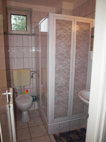Bathroom, Ujsziget Vendeghaz in Sarvar