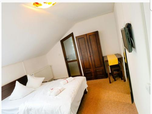 2 double beds