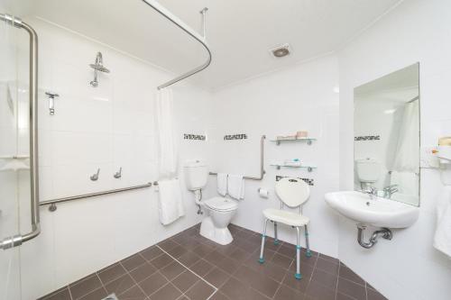 Rocky Resort Motor Inn Room Type - King Room - Disability Access