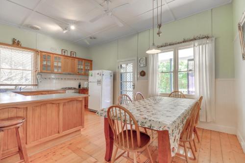Beacon Cottage - Cosy Family Retreat in Lake Tyers Beach