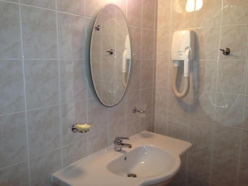 Double or Twin Room with Balcony image 5